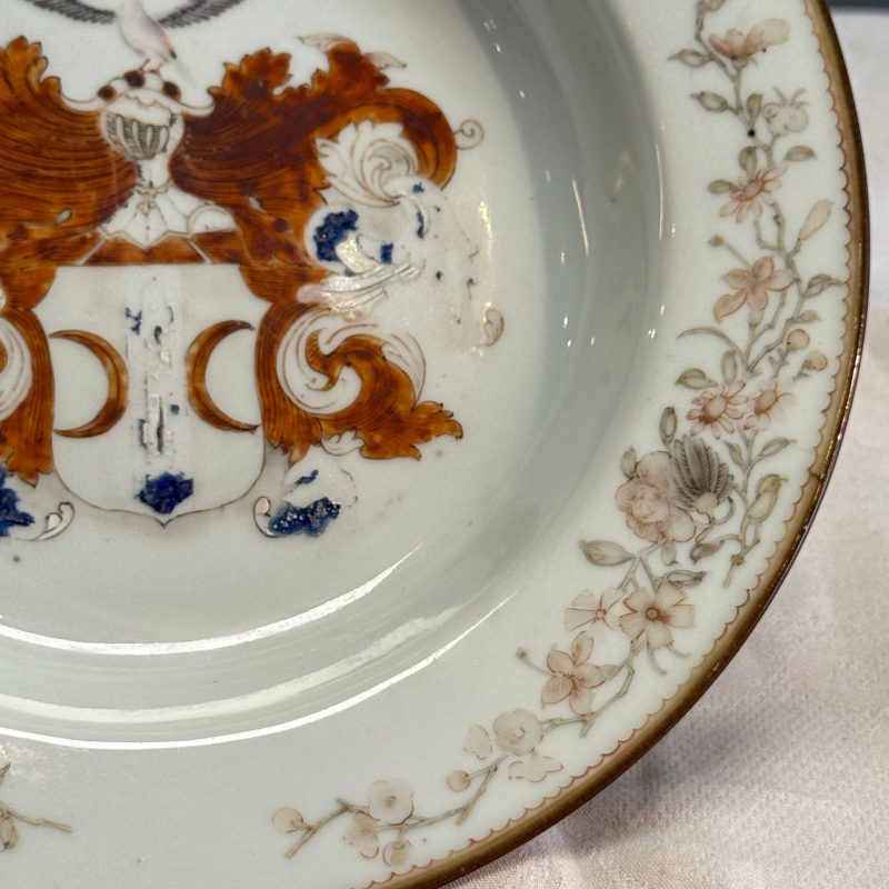 A Chinese famille rose armorial plate with the arms of Valckenier of Amsterdam for the Dutch market - 图7