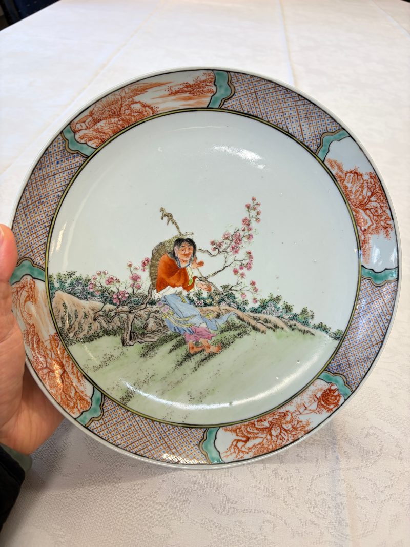 A Chinese famille rose 'Liuhai and the Three-Legged Toad' dish - 图3