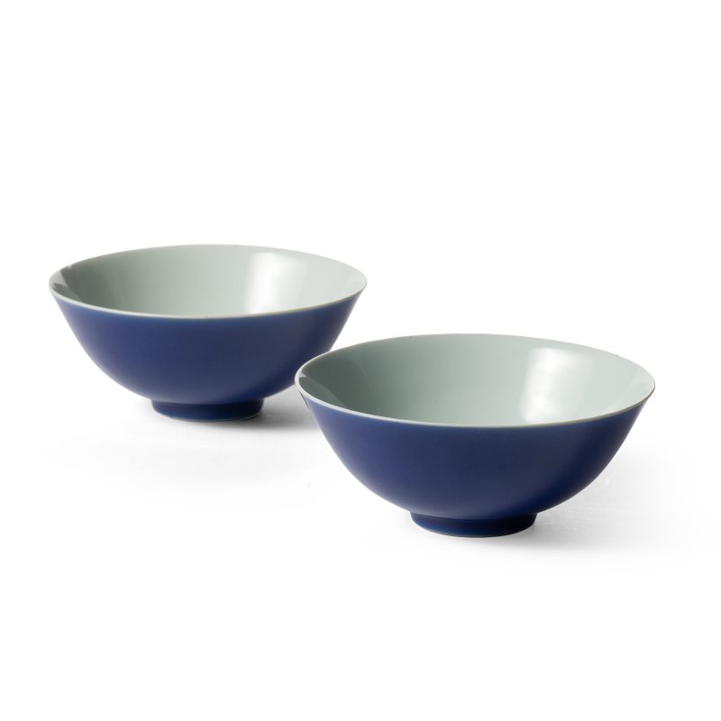 A pair of blue-glazed bowls, Qianlong mark and of the period (1736-1795) - 图2