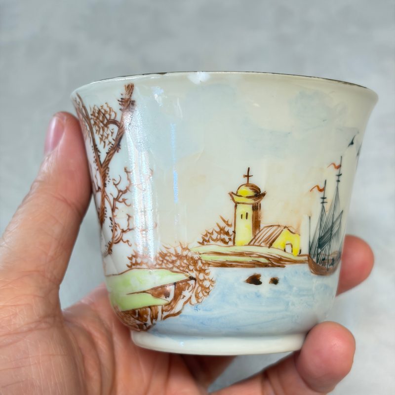 Three sets of Chinese export famille rose and grisaille 'European Subject' tea bowls and saucers - 图33