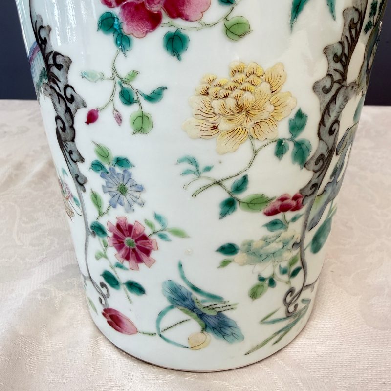 A pair of Chinese famille rose 'Court Lady in a Garden Setting' vases - 图19