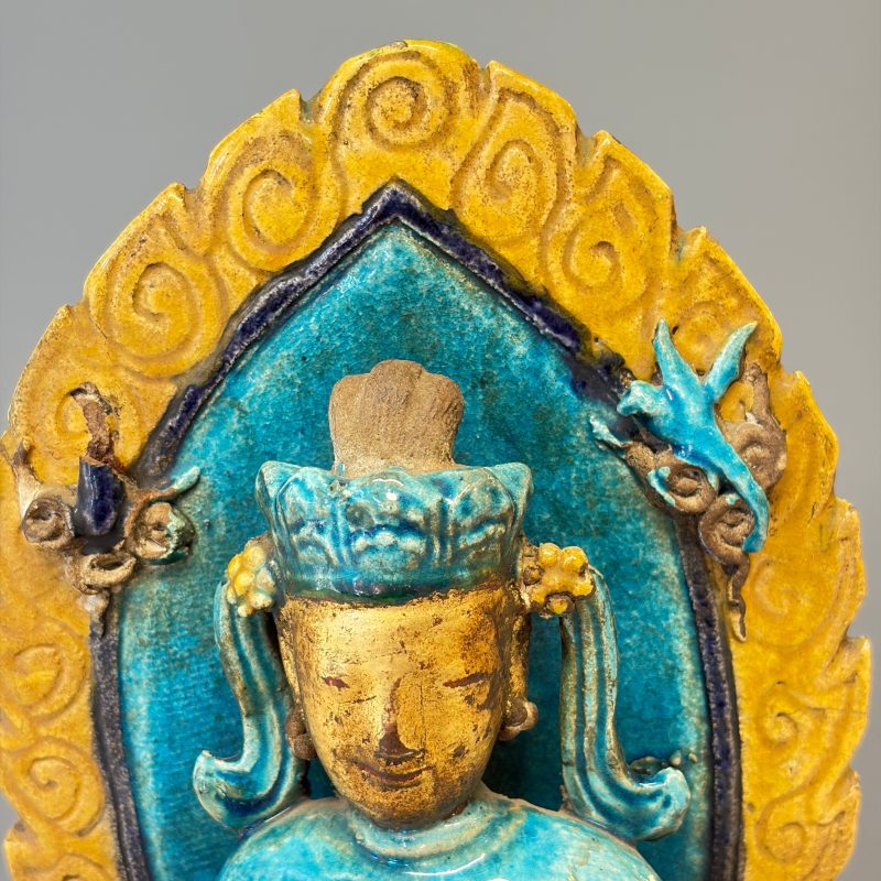 A Chinese gilt-decorated Fahua-glazed stoneware 'Bodhisattva with Attendants' group - 图9