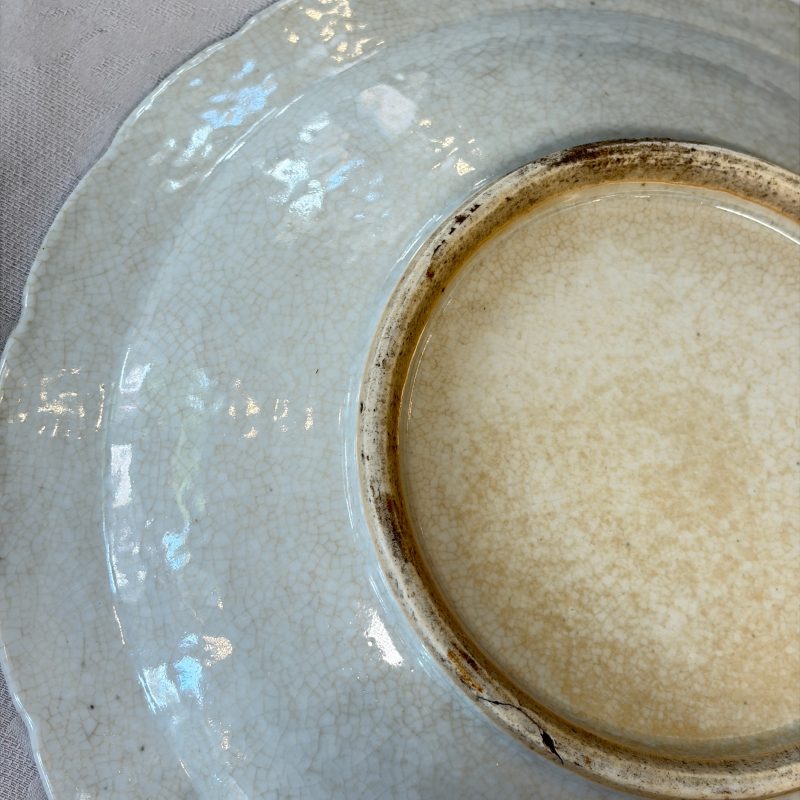 A Chinese blue and white 'Mandarin Duck' dish and a crackle-glazed dish - 图19