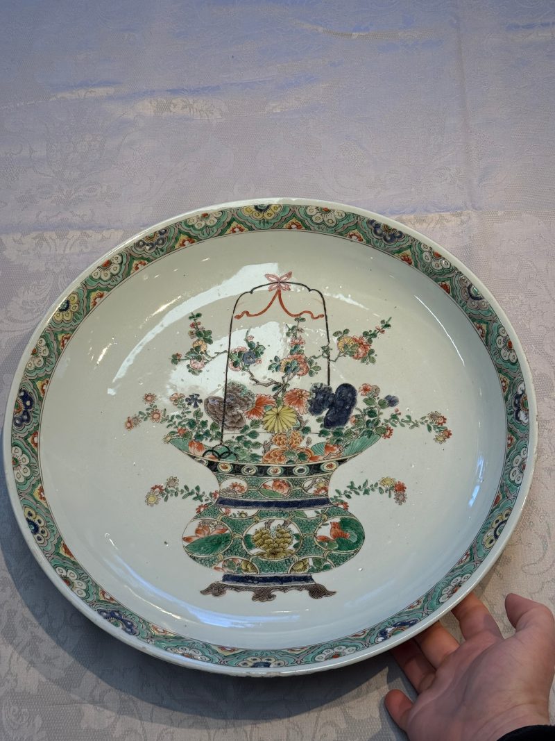 A Chinese famille verte 'Flower Basket' dish - 图3