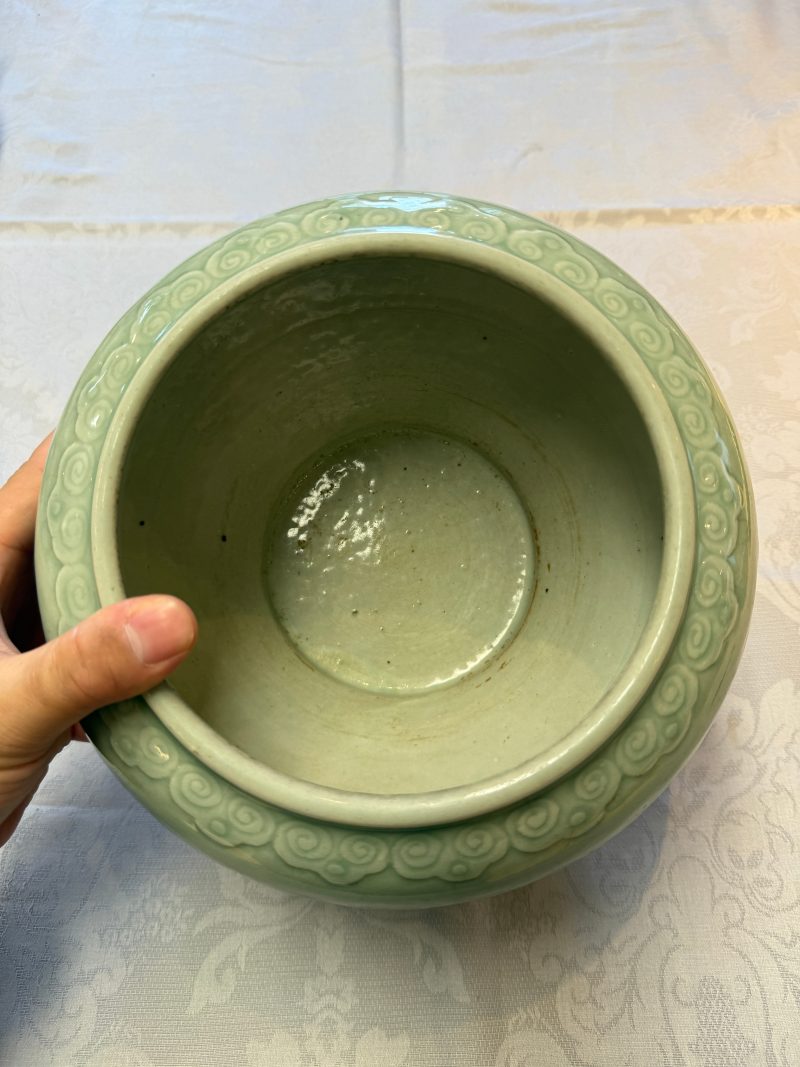 A Chinese celadon-glazed 'Flower Scroll' jar - 图14