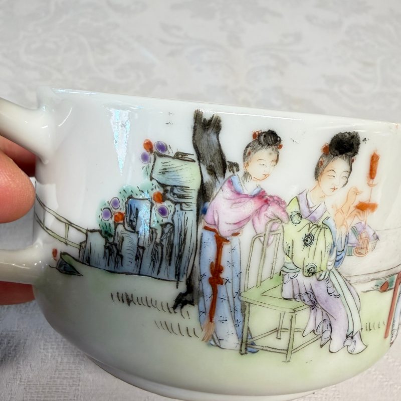 A Chinese famille rose 'Elegant Ladies and Playing Boys' teapot - 图14