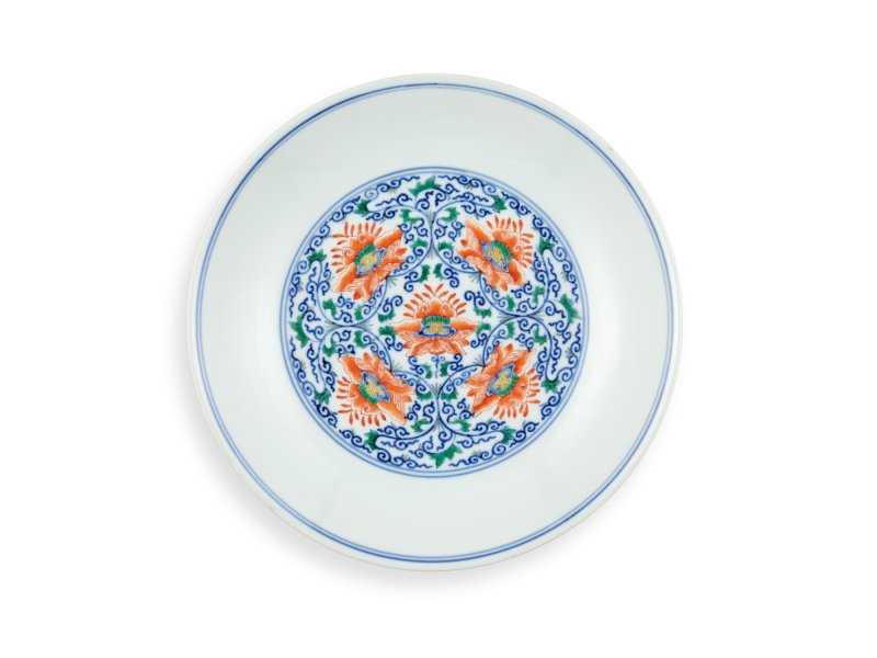 A fine doucai ‘lotus’ dish, Mark and period of Yongzheng | 清雍正　鬪彩纏枝番蓮紋盤　《大清雍正年製》款