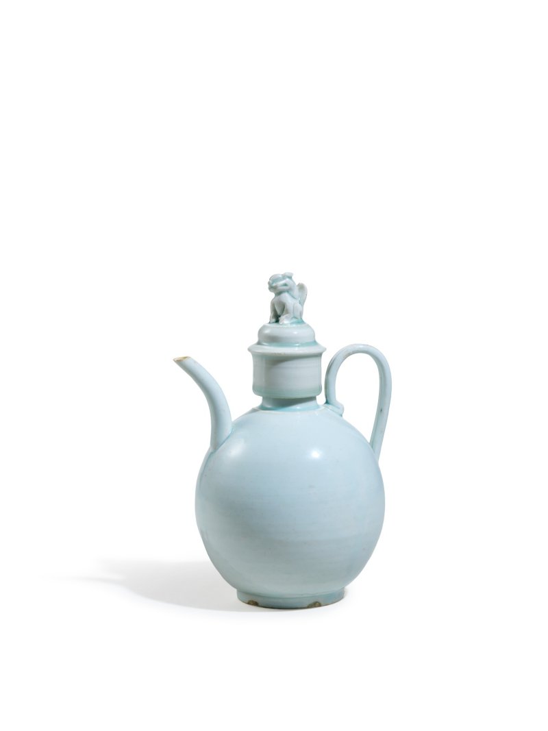 A qingbai ewer and cover, Northern Song dynasty | 北宋　青白釉獅子鈕蓋執壺
