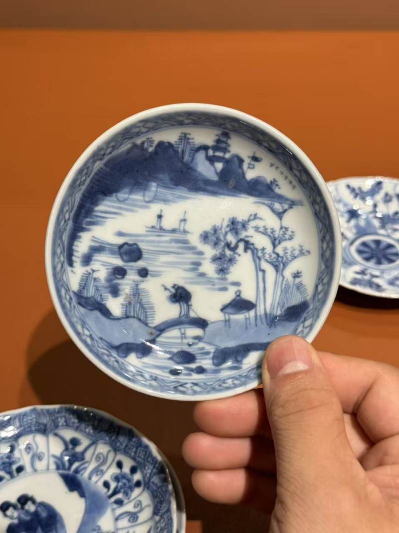 清康熙 青花人物花卉纹盘四只 - 图4