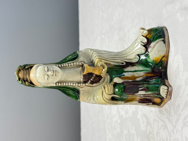 A Chinese famille verte sancai biscuit model of Guanyin - 图8
