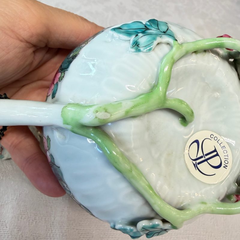 A Chinese famille rose 'Pheasant among Flowering Branches' teapot and cover with relief design - 图18