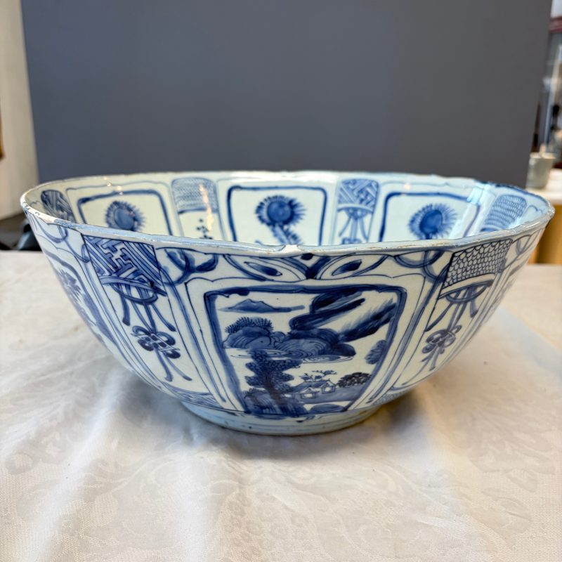 A large Chinese 'Kraak' blue and white 'Mountainous Landscape' bowl - 图10