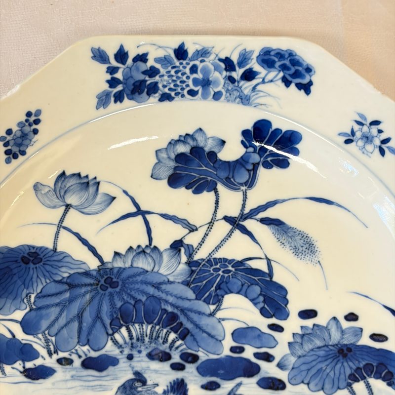 A Chinese blue and white 'Mandarin Duck' dish and a crackle-glazed dish - 图4