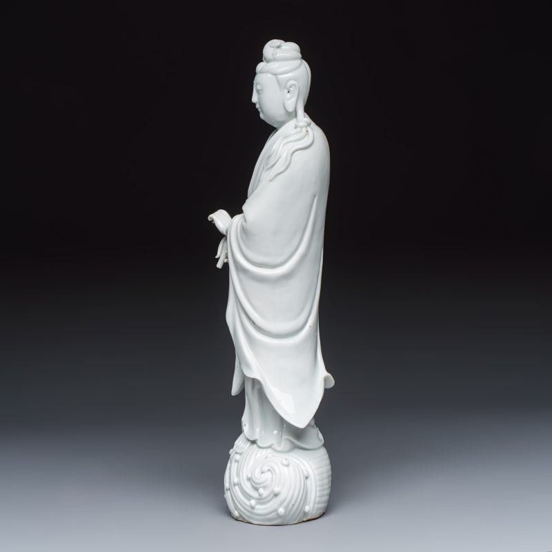 A Chinese Dehua blanc de Chine figure of Guanyin - 图3