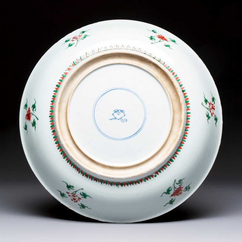 A Chinese famille verte 'Flower Basket' dish - 图2