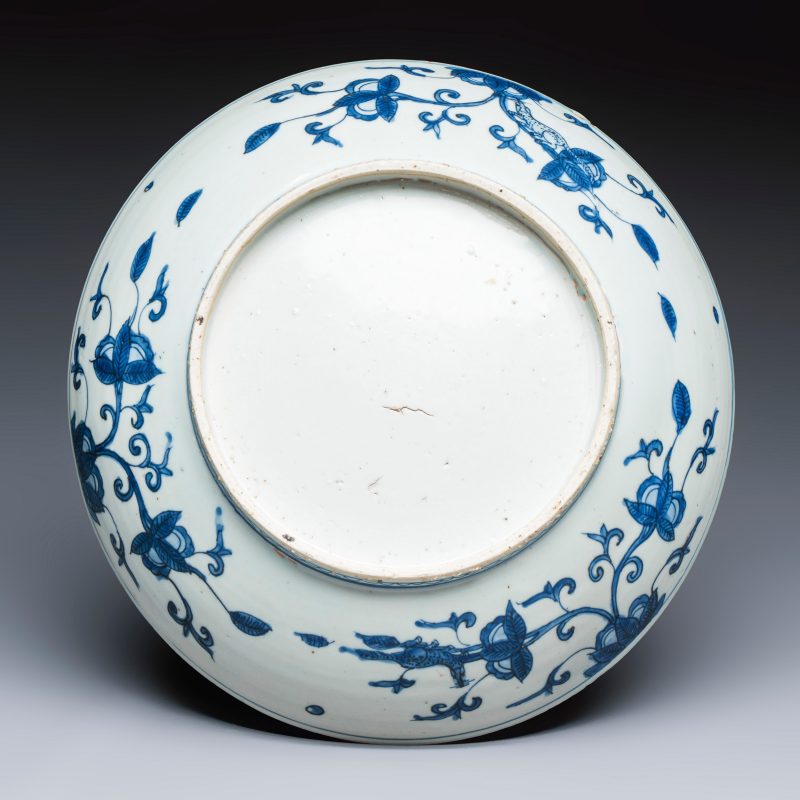 A Chinese blue and white 'Mountainous Landscape' dish - 图2