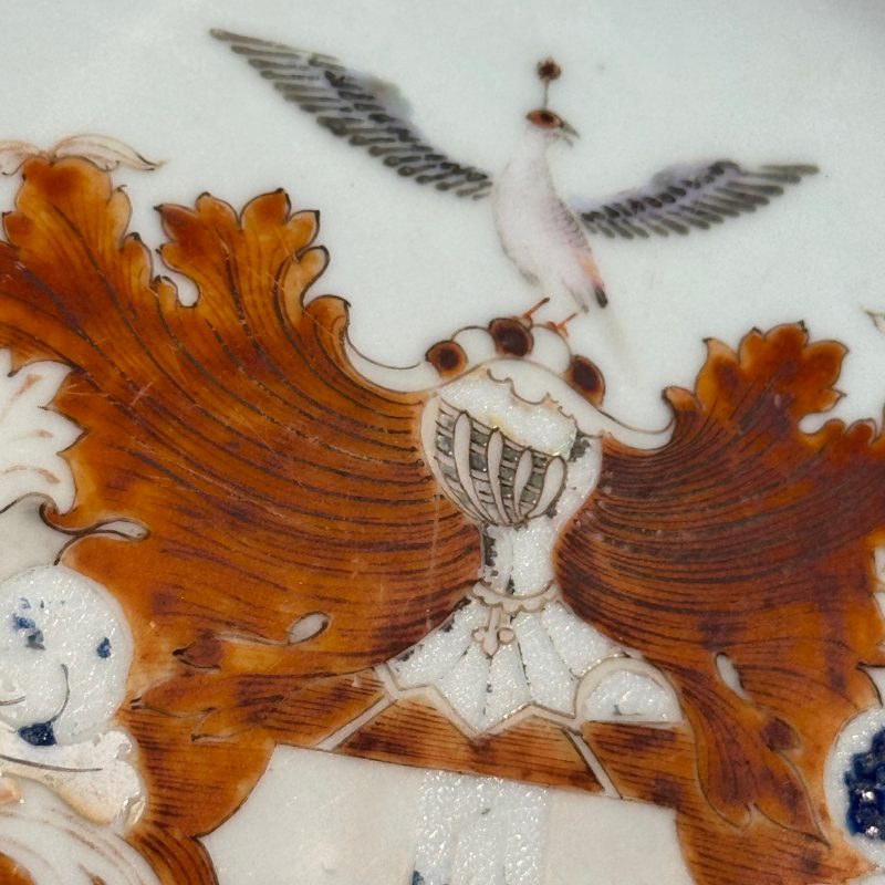 A Chinese famille rose armorial plate with the arms of Valckenier of Amsterdam for the Dutch market - 图9