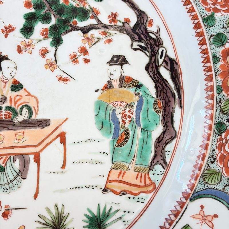 An unusual large octagonal Chinese famille verte dish with a lady playing the qin - 图14