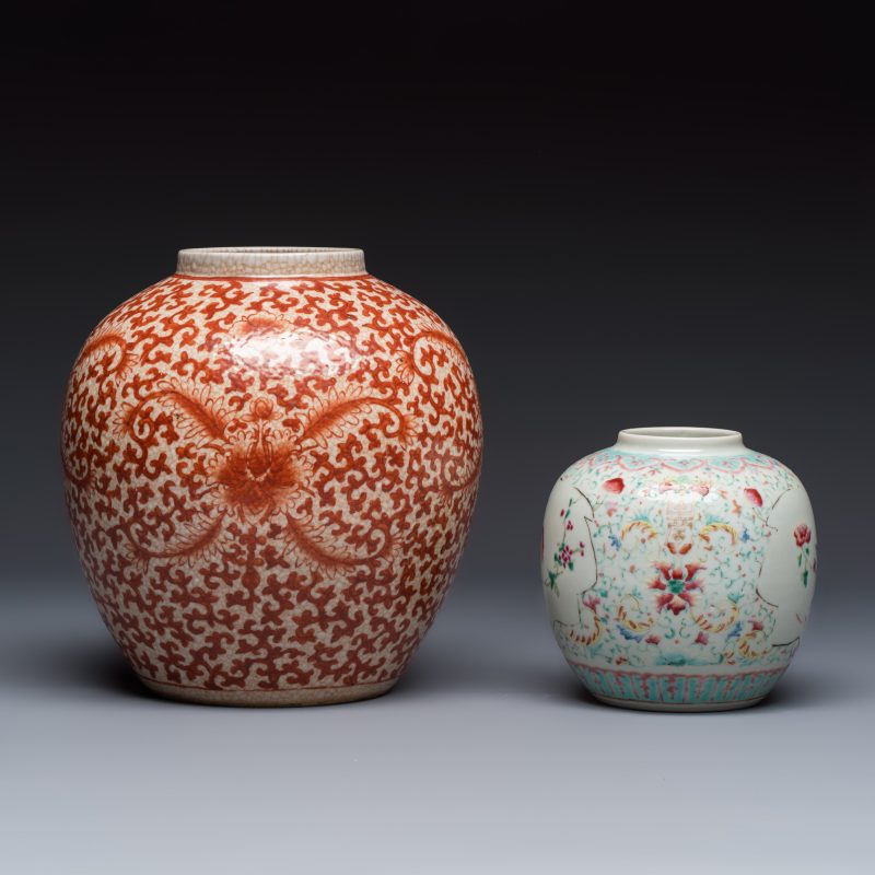 Three Chinese famille rose, verte and iron-red-decorated jars, one mounted as a lamp - 图11