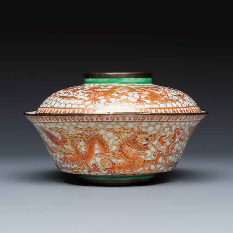 A Chinese Bencharong 'Dragons' bowl and cover for the Thai market - 图4