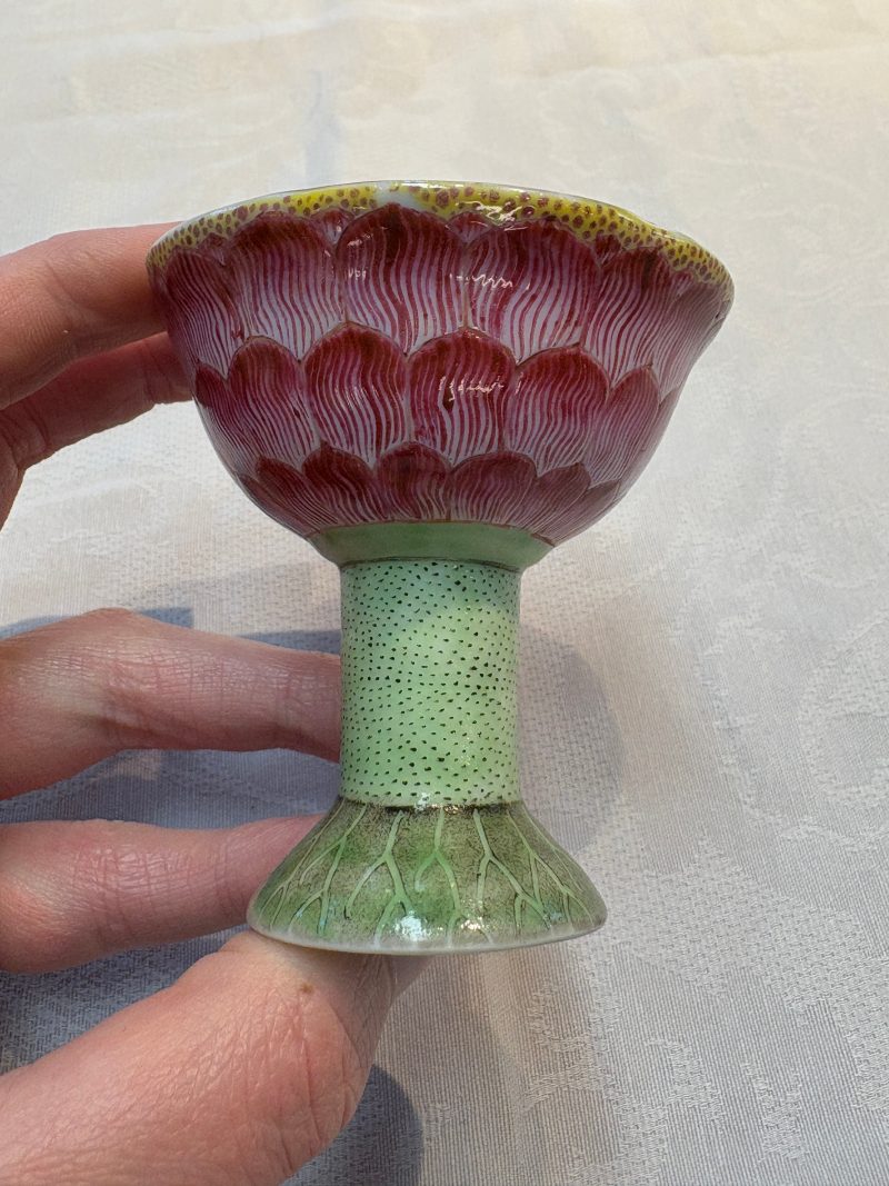 A pair of rare Chinese famille rose lotus-shaped stem cups - 图9