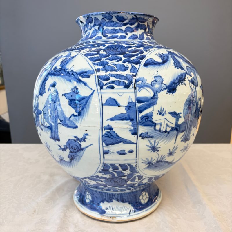 A Chinese blue and white baluster vase and cover with narrative design - 图26