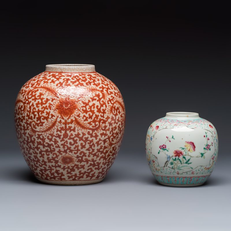 Three Chinese famille rose, verte and iron-red-decorated jars, one mounted as a lamp - 图10
