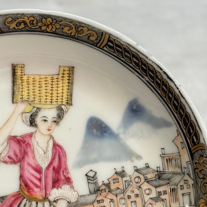A pair of Chinese famille rose 'Milkmaid' saucers - 图7