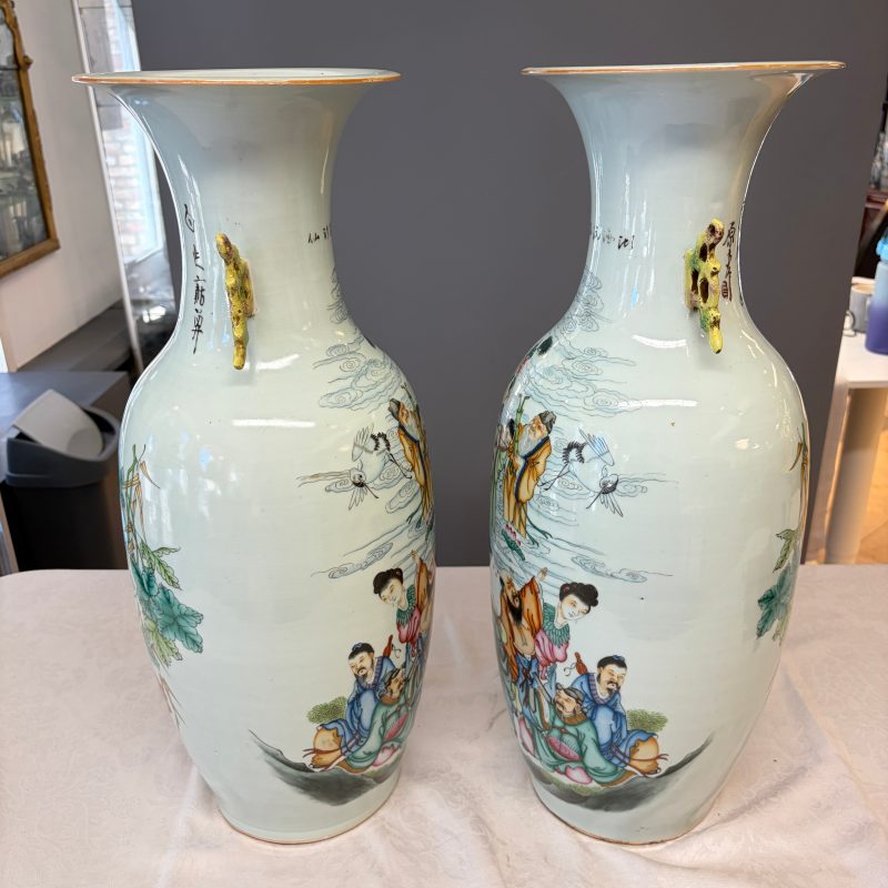A pair of Chinese famille rose 'Immortals' vases - 图9