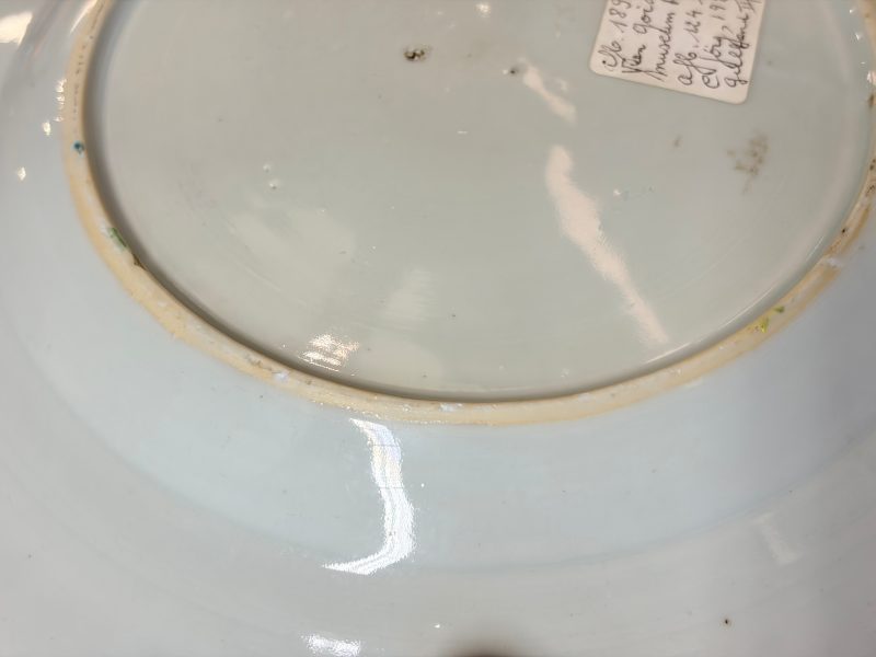 A pair of Chinese famille rose 'Xi Xiang Ji' plates - 图27