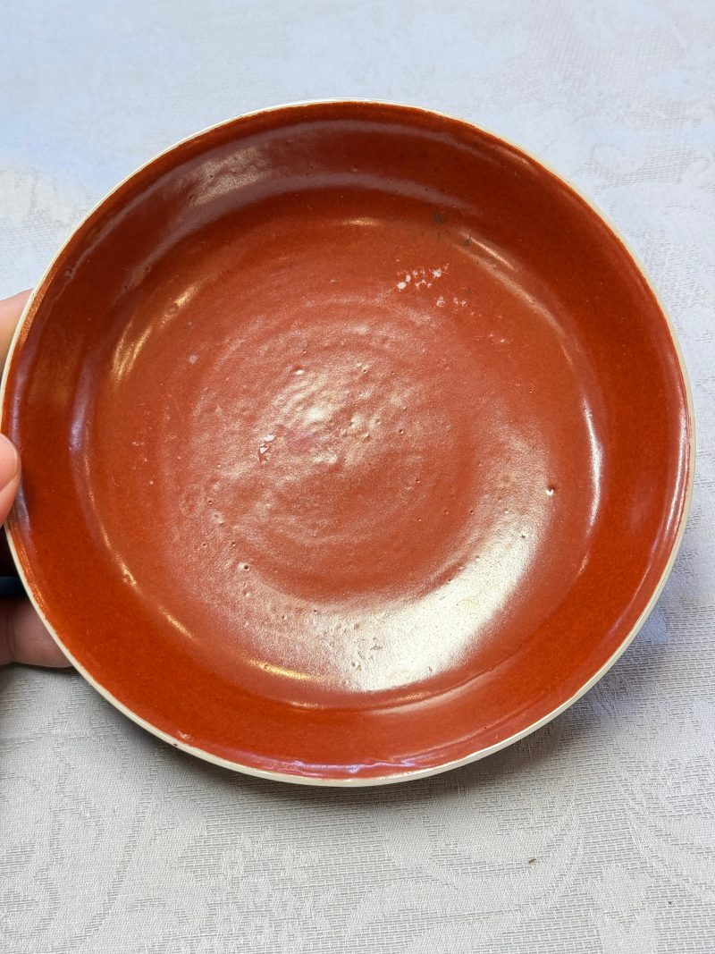 A pair of Chinese coral-red-glazed plates - 图4