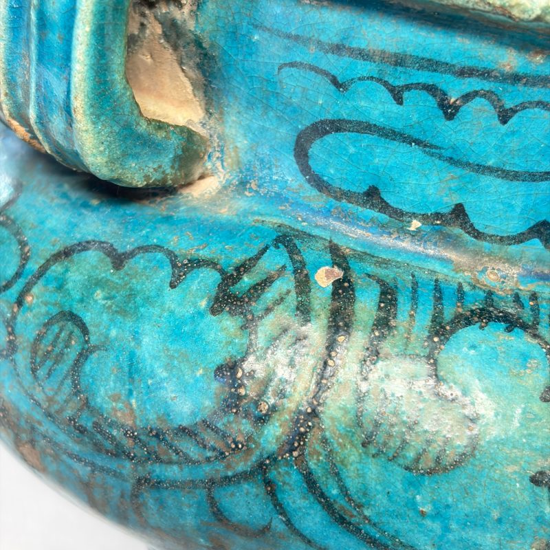 A Chinese peacock-blue-glazed tripod incense burner with wooden cover - 图19