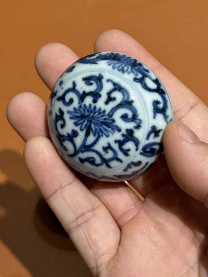 清早期 青花缠枝花卉纹小香盒 - 图4