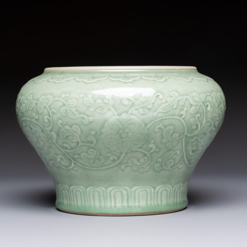 A Chinese celadon-glazed 'Flower Scroll' jar - 图3