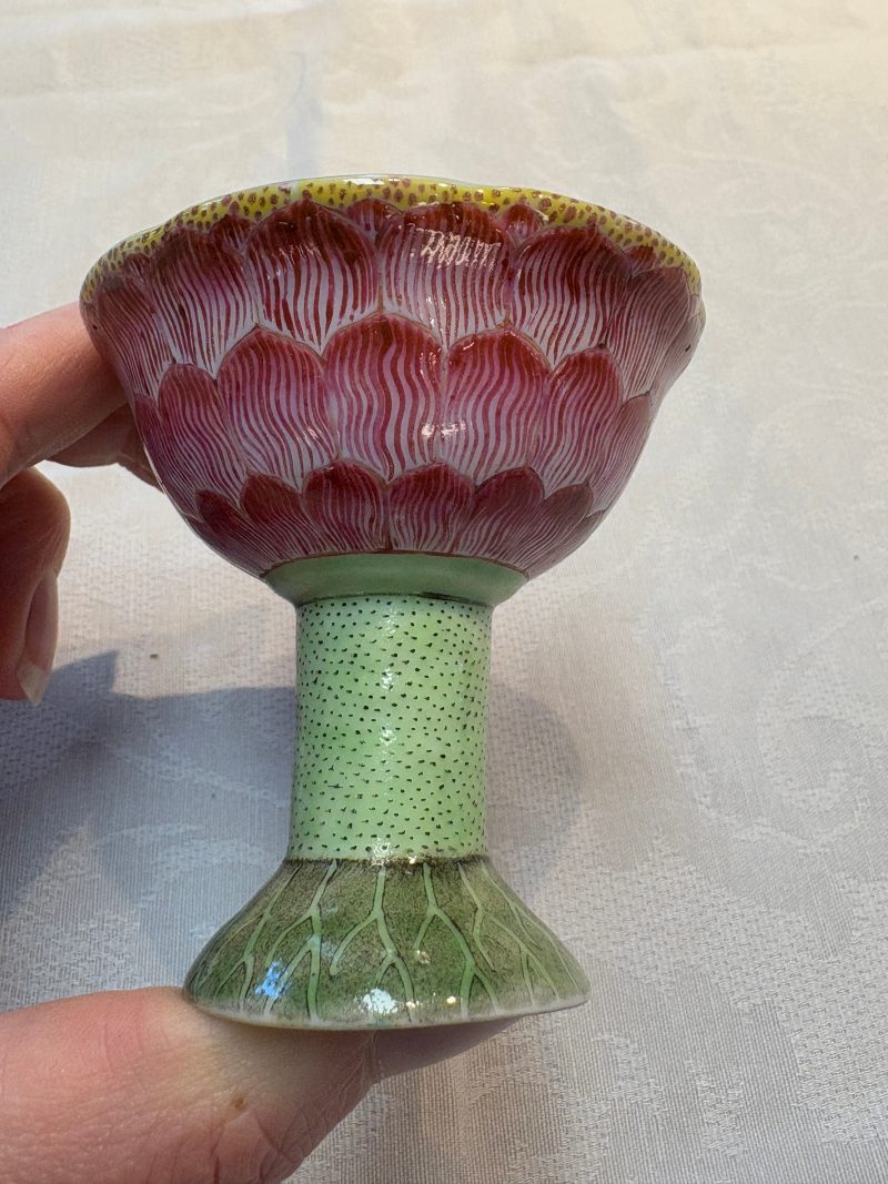 A pair of rare Chinese famille rose lotus-shaped stem cups - 图11