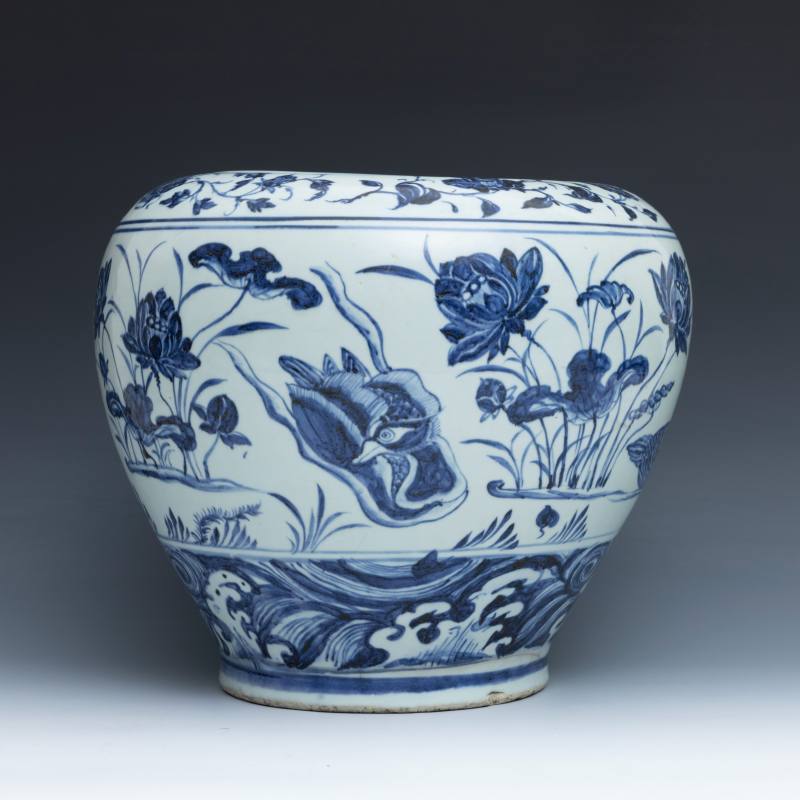 A rare blue and white 'mandarin ducks and lotus' jar, Guan - 图6
