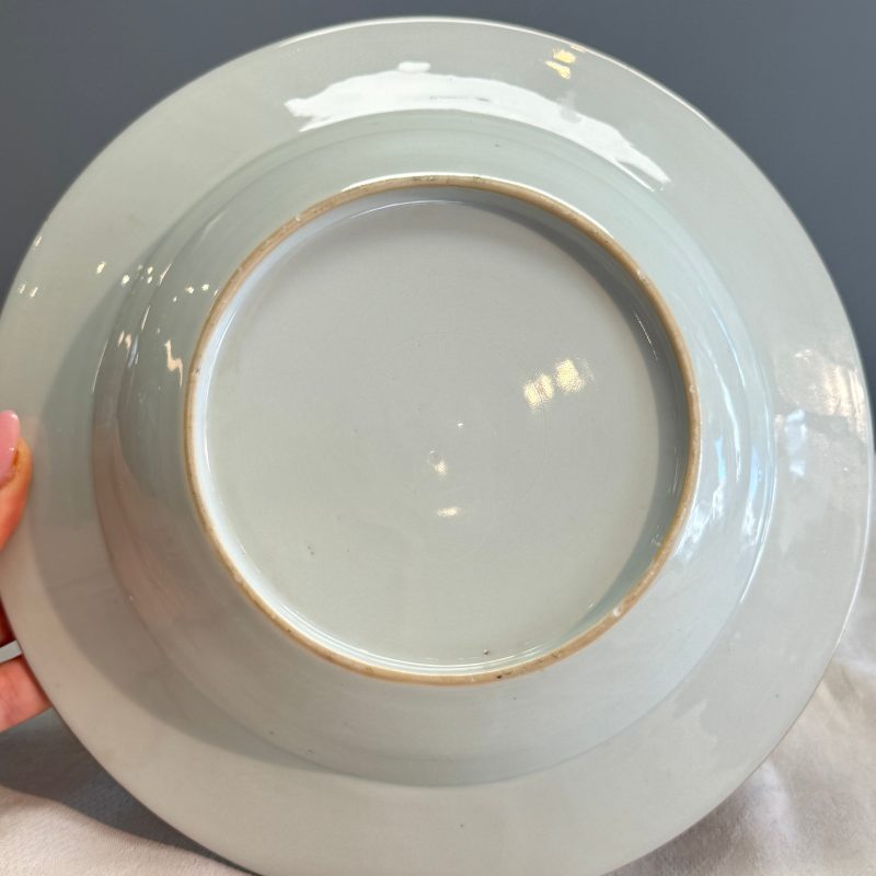 A Chinese famille rose armorial plate with the arms of Valckenier of Amsterdam for the Dutch market - 图11