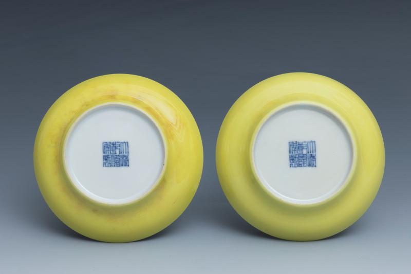 A pair of small lemon-yellow-glazed saucer dishes, Qianlong mark and of the period (1736-1795) - 图2