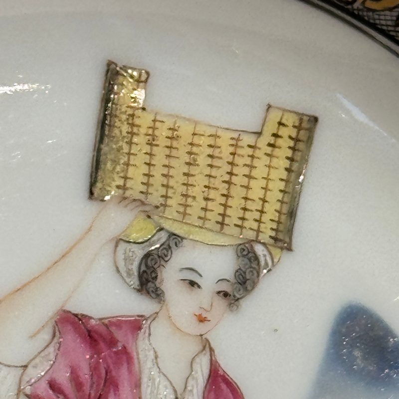 A pair of Chinese famille rose 'Milkmaid' saucers - 图10