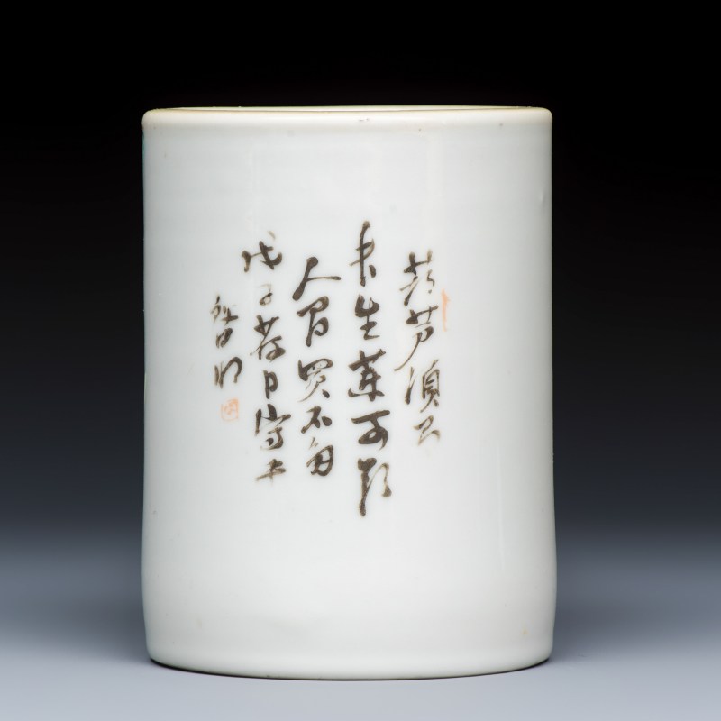 A Chinese qianjiang cai brushpot with figural design - 图4