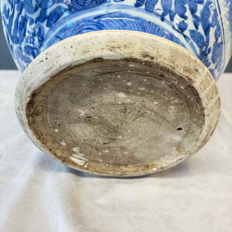 A Chinese blue and white baluster vase and cover with narrative design - 图32