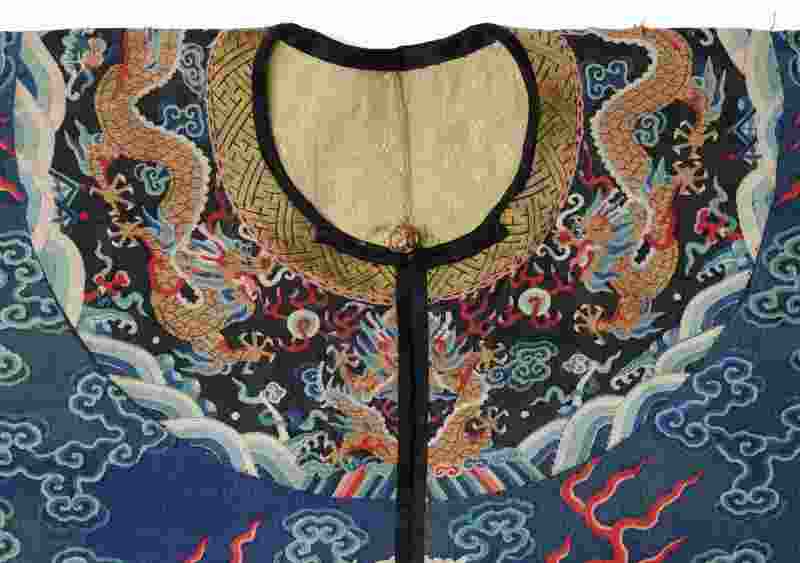 A blue-ground silk kesi dragon summer robe - 图7