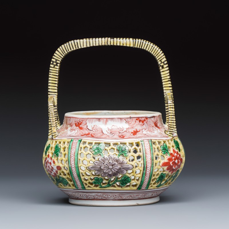 A rare Chinese verte biscuit reticulated basket - 图4