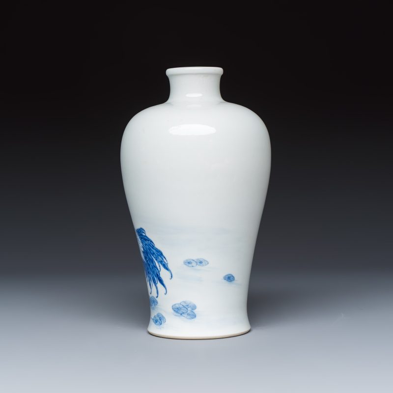 A Chinese blue, white and copper-red 'Crane' vase - 图2
