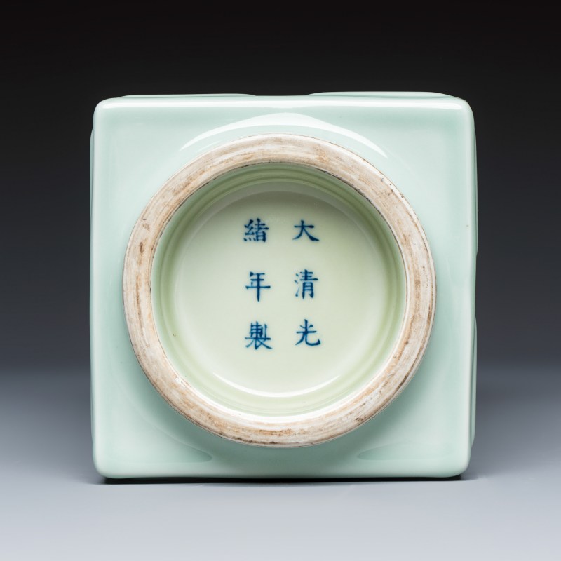 A Chinese celadon-glazed 'Bagua' cong vase - 图7