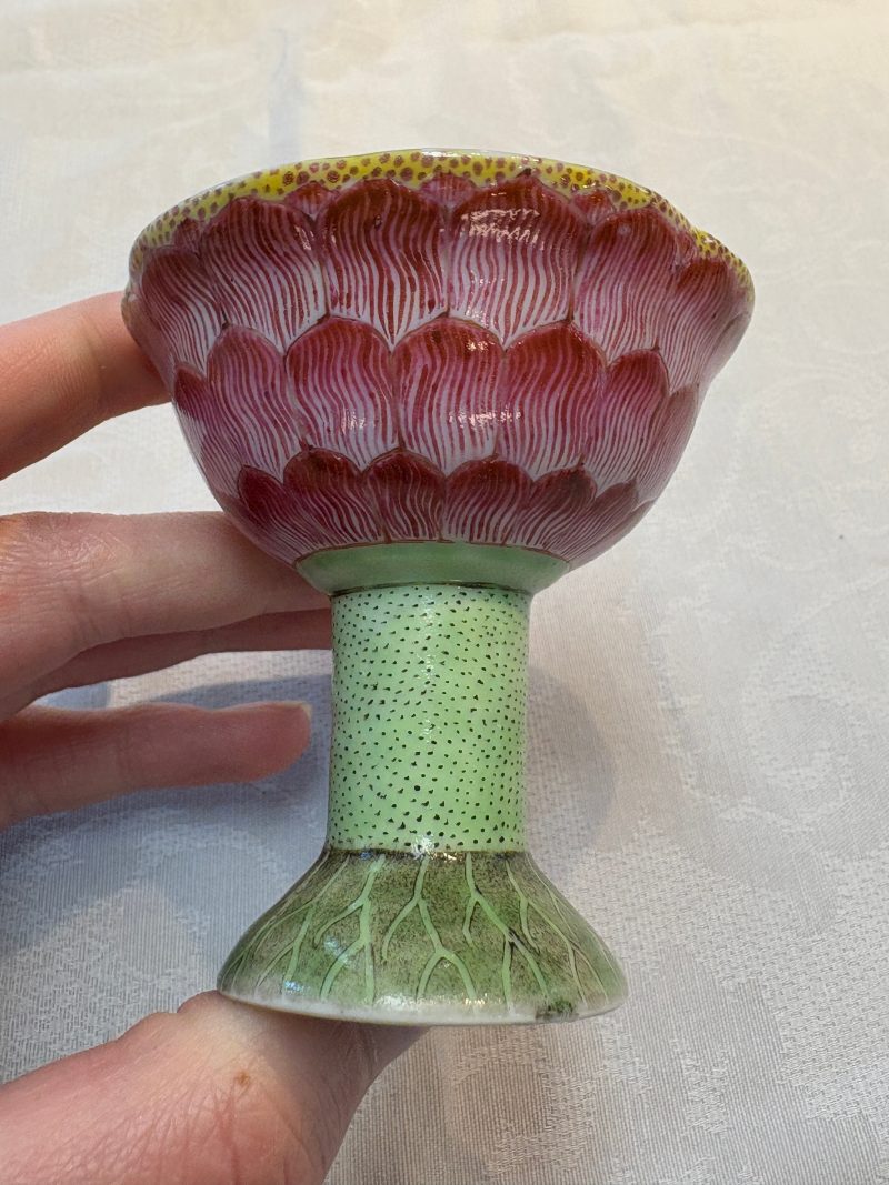 A pair of rare Chinese famille rose lotus-shaped stem cups - 图12