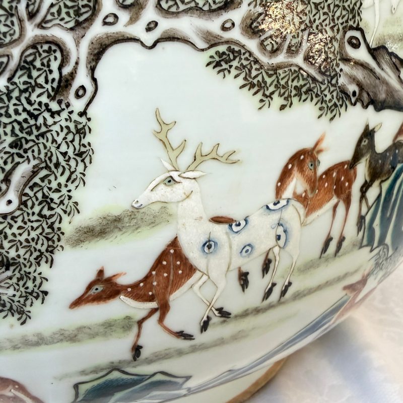 A large Chinese famille rose '100 deer' 'hu' vase - 图19