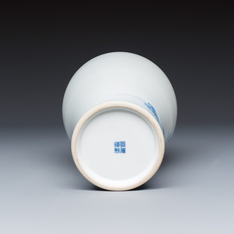 A Chinese blue, white and copper-red 'Crane' vase - 图6
