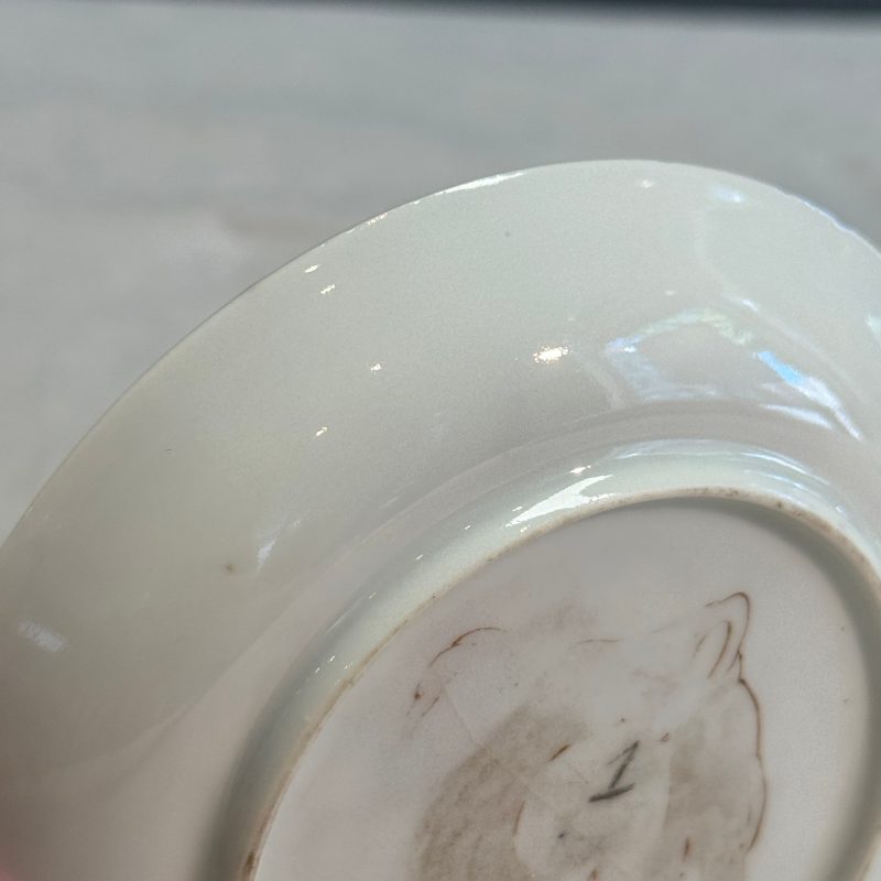 A pair of Chinese famille rose 'Milkmaid' saucers - 图13
