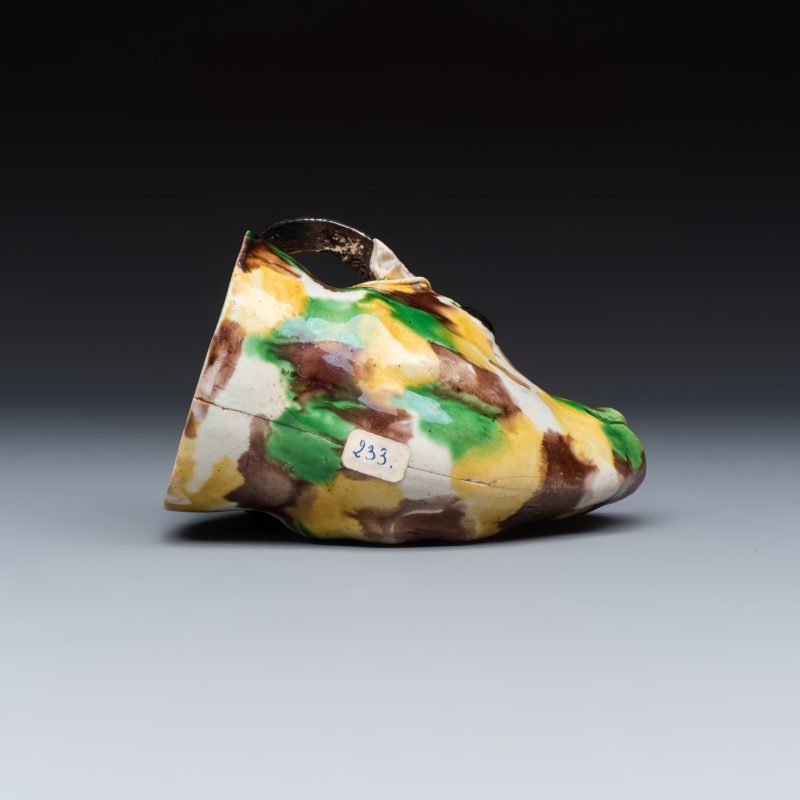 A Chinese famille verte sancai biscuit rhyton or libation cup in the shape of a buffalo head - 图7